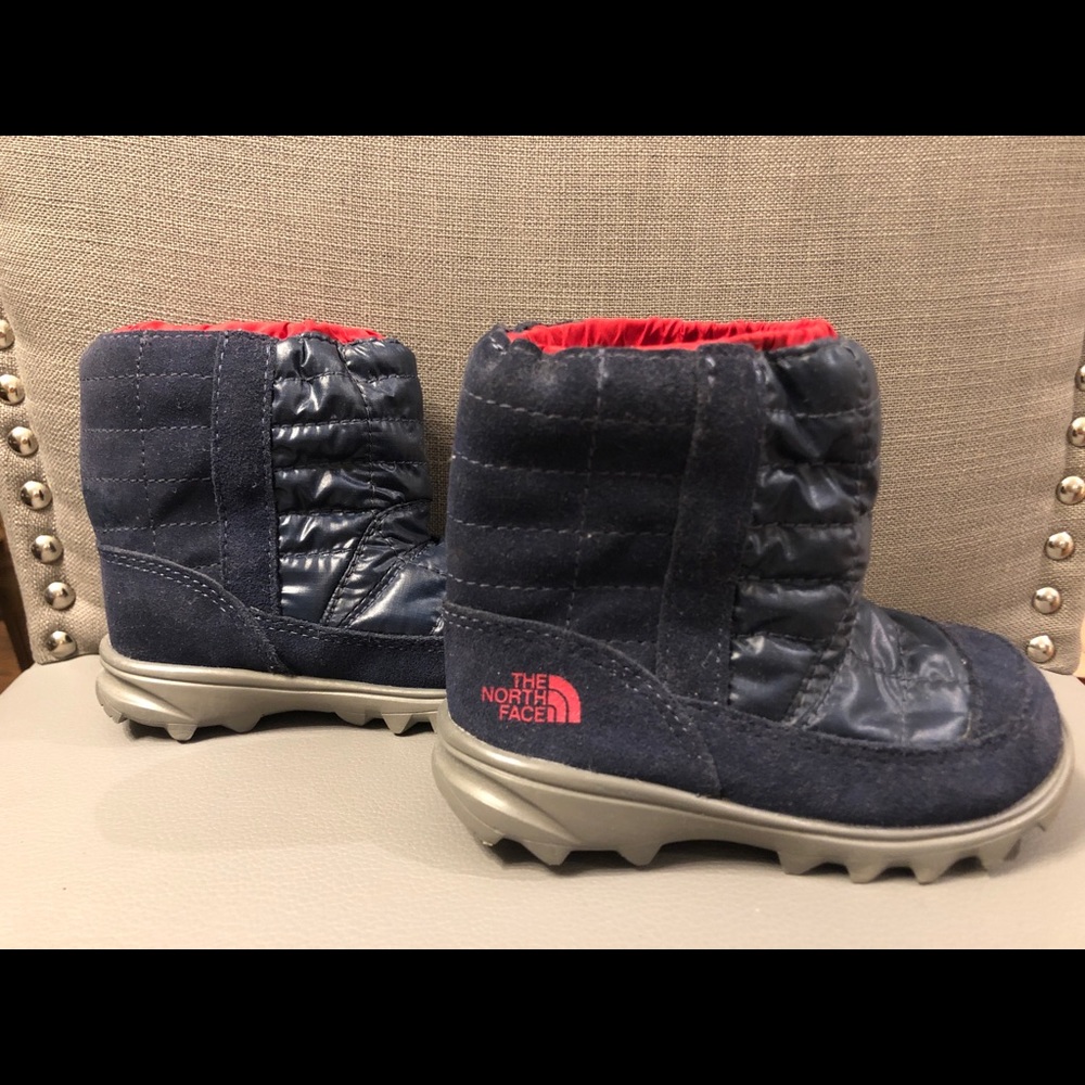 The North Face Toddler Camp Boots. Size 6.